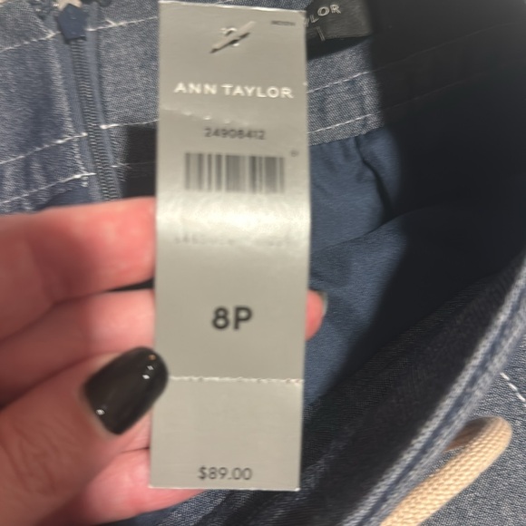 NWT Ann Taylor denim skirt. Size 8P zips in back has pockets, great for summer! - Picture 7 of 8